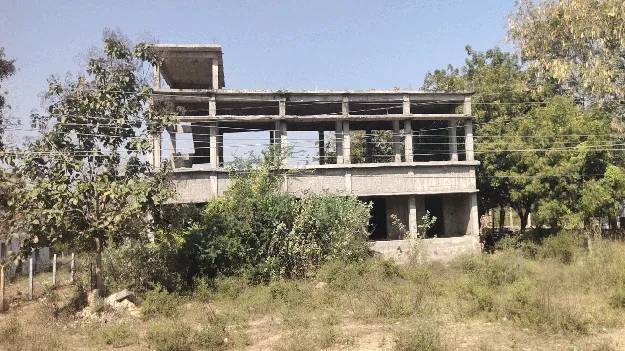 అసంపూర్తి భవనాన్ని పూర్తి చేయండి