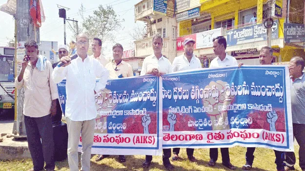 రైతులకు పాల బిల్లులు వెంటనే చెల్లించాలి