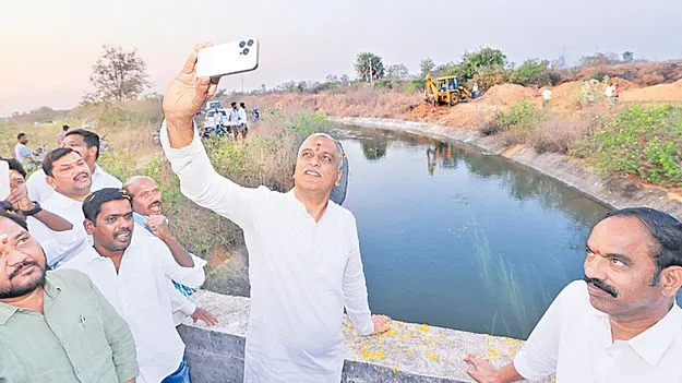 Harish Rao: కాంగ్రెస్‌ మూర్ఖుల్లారా కళ్లు తెరిచి చూడండి 