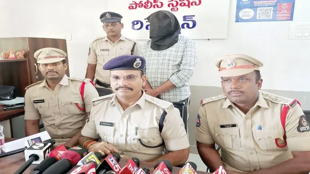 నకిలీ ధ్రువపత్రాల సృష్టికర్త అరెస్టు