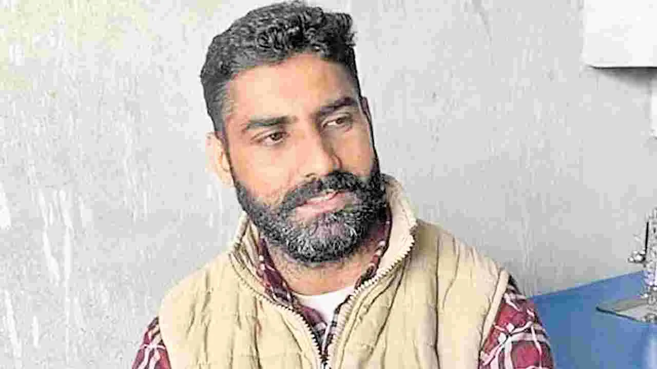 విమానం ఎక్కించి కాళ్లు చేతులకు సంకెళ్లు వేశారు