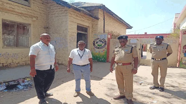 ‘పది’ పరీక్షా కేంద్రాలను తనిఖీ చేసిన అదనపు ఎస్పీ 