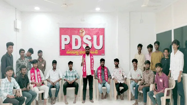 బీసీ సంక్షేమ అధికారిని సస్పెండ్ చేయాలి
