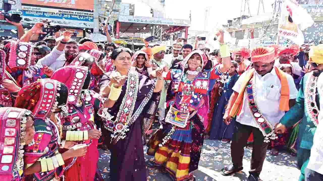 సేవాలాల్ మార్గదర్శకంలో అభివృద్ధి చెందాలి