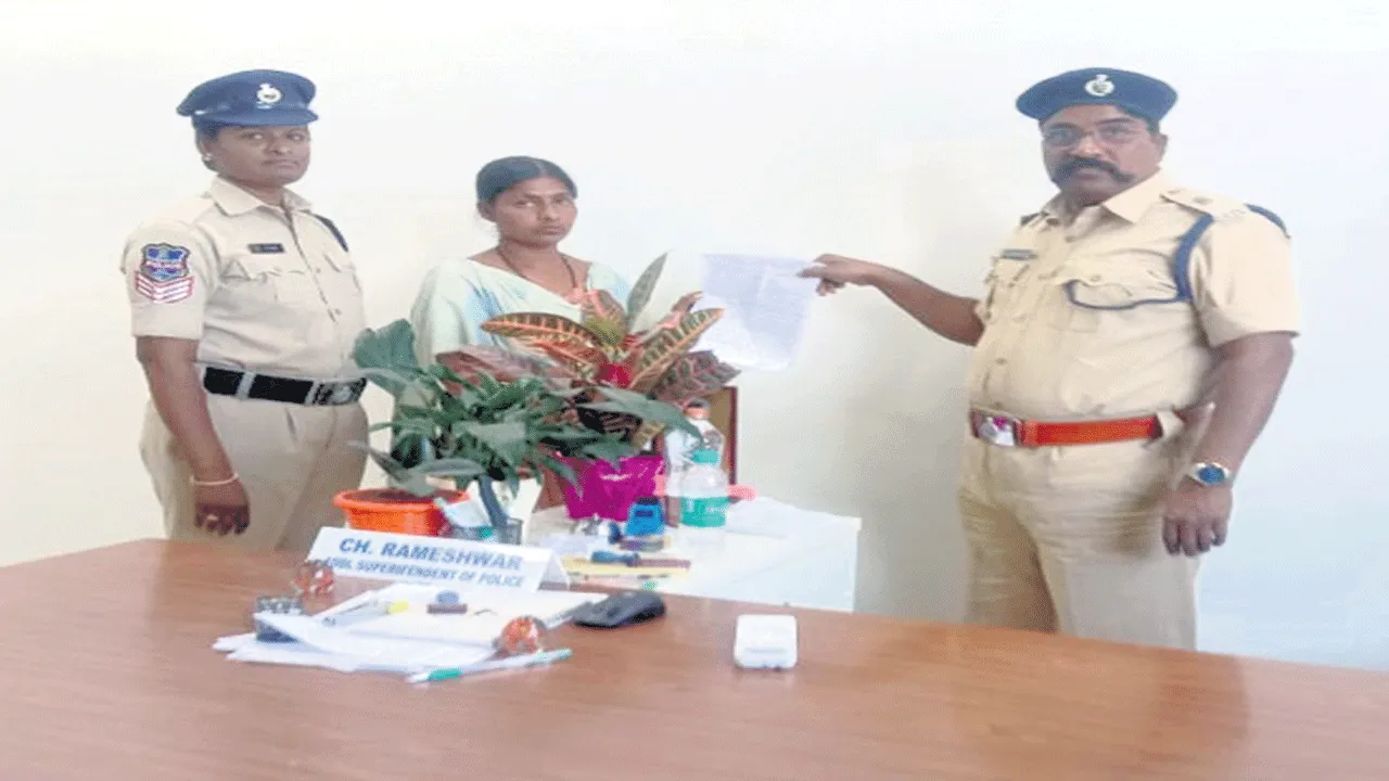 పోలీస్ ప్రజావాణికి 11 ఫిర్యాదులు