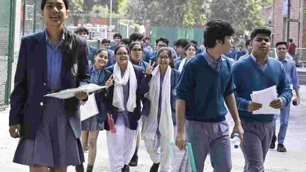 CBSE: సీబీఎస్ఈ పదో తరగతిలో ఇంగ్లిష్, హిందీ తప్పనిసరా?