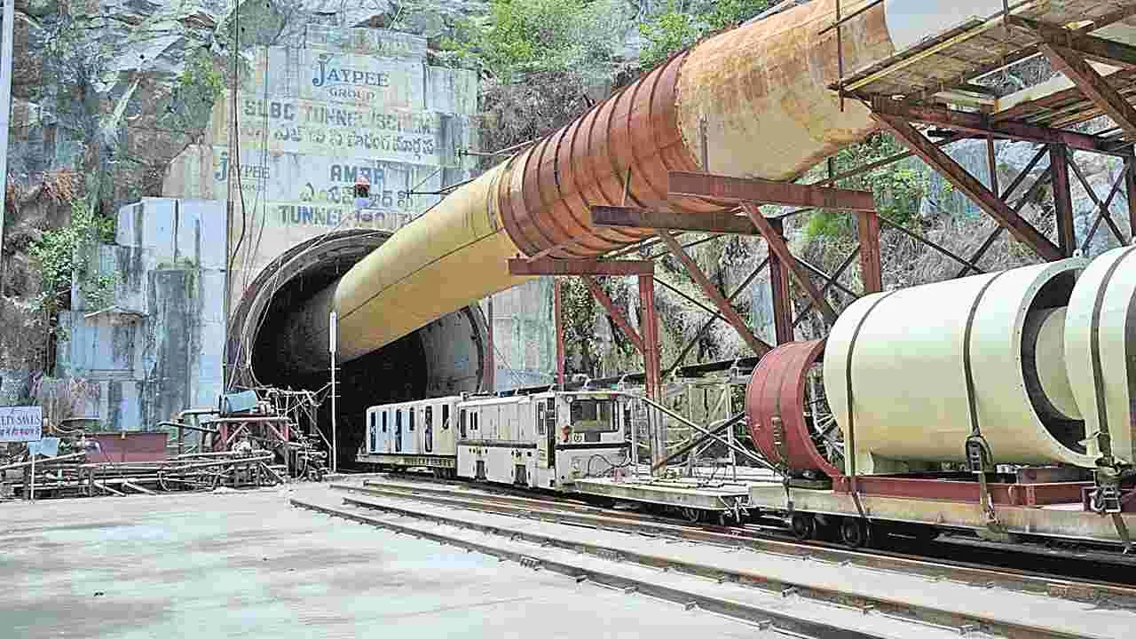 ఆది నుంచీ ఆటంకాలే!