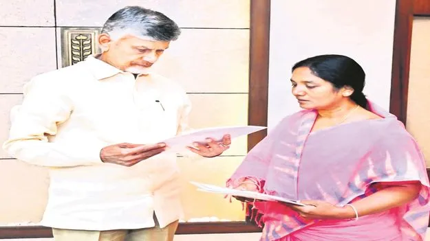 Paritala Sunitha : రాప్తాడు చెరువులకు నీరందించండి