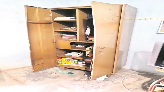Theft : రాములోరి సొమ్ము చోరీ