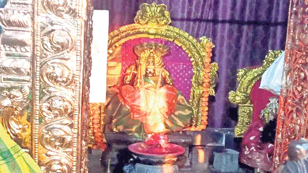 అంకమ్మ తల్లి విగ్రహానికి సూర్యకిరణాభిషేకం
