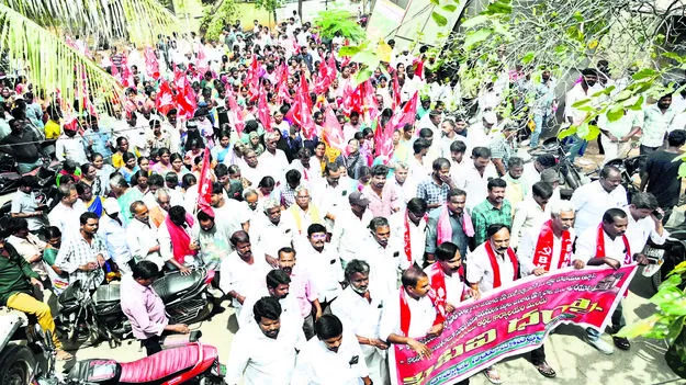 CPI: ఇళ్ల స్థలాల హామీని ప్రభుత్వం నెరవేర్చాలి