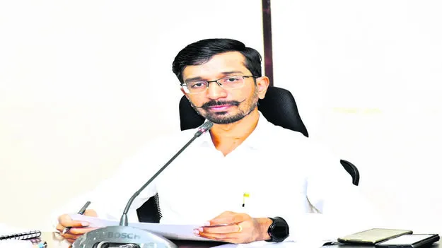 COLLECTOR : ఆరోగ్యశ్రీ ద్వారా ఉచిత వైద్యం అందించాల్సిందే