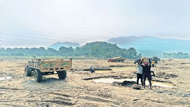 ఇసుక తవ్వకాలకు వేలంపాటలు!