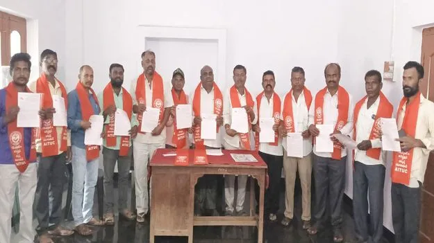 భవన నిర్మాణ కార్మికులకు సంక్షేమ బోర్డును ఏర్పాటుచేయాలి