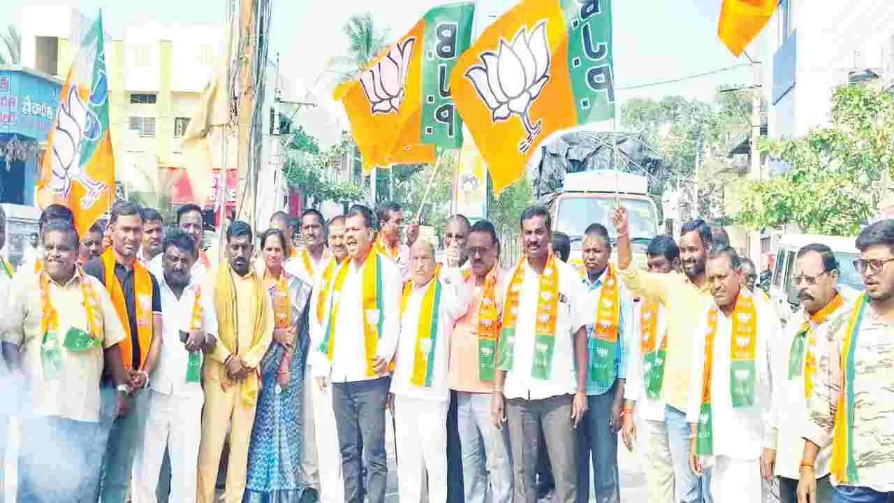 ఢిల్లీ విజయంపై బీజేపీ సంబురాలు