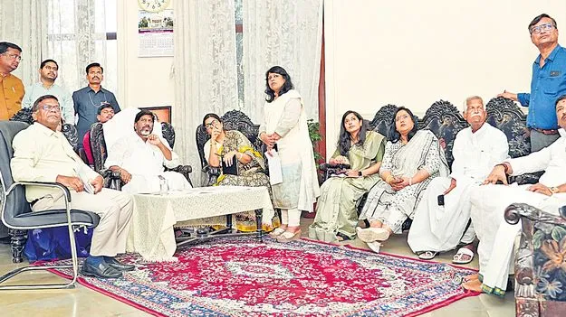 Bhatti Vikramarka: చాకలి ఐలమ్మ మహిళా వర్సిటీకి నిధులిస్తాం