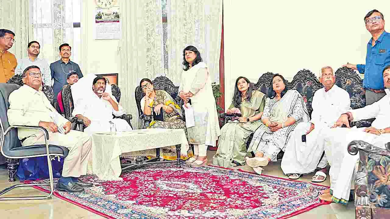 Bhatti Vikramarka: చాకలి ఐలమ్మ మహిళా వర్సిటీకి నిధులిస్తాం