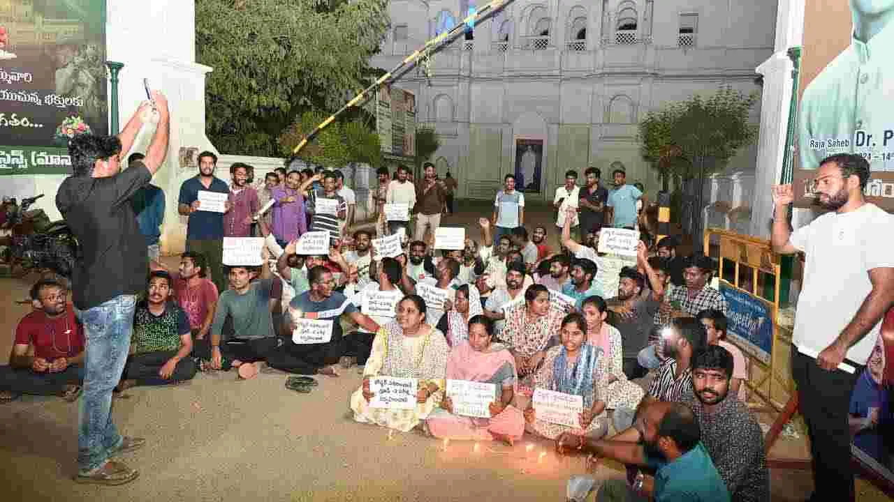 గ్రూప్‌-2 అభ్యర్థుల నిరసన