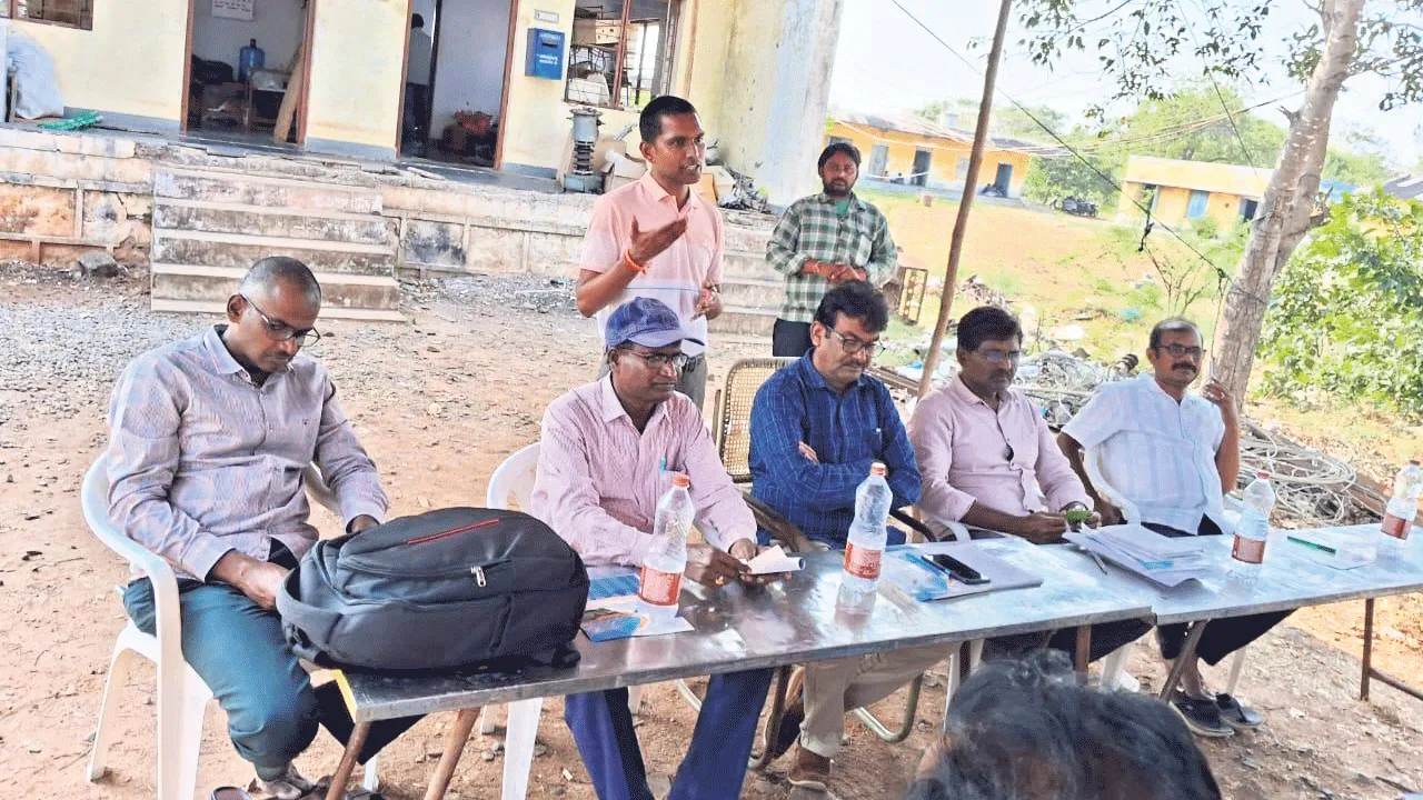 యద్దనపూడి మండలంలో విద్యుత్ అధికారుల తనిఖీలు