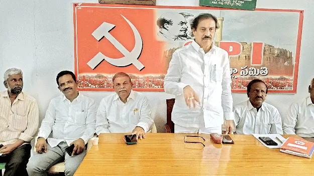 ఇంటి స్థలాలకు బడ్జెట్‌ కేటాయించాలి 