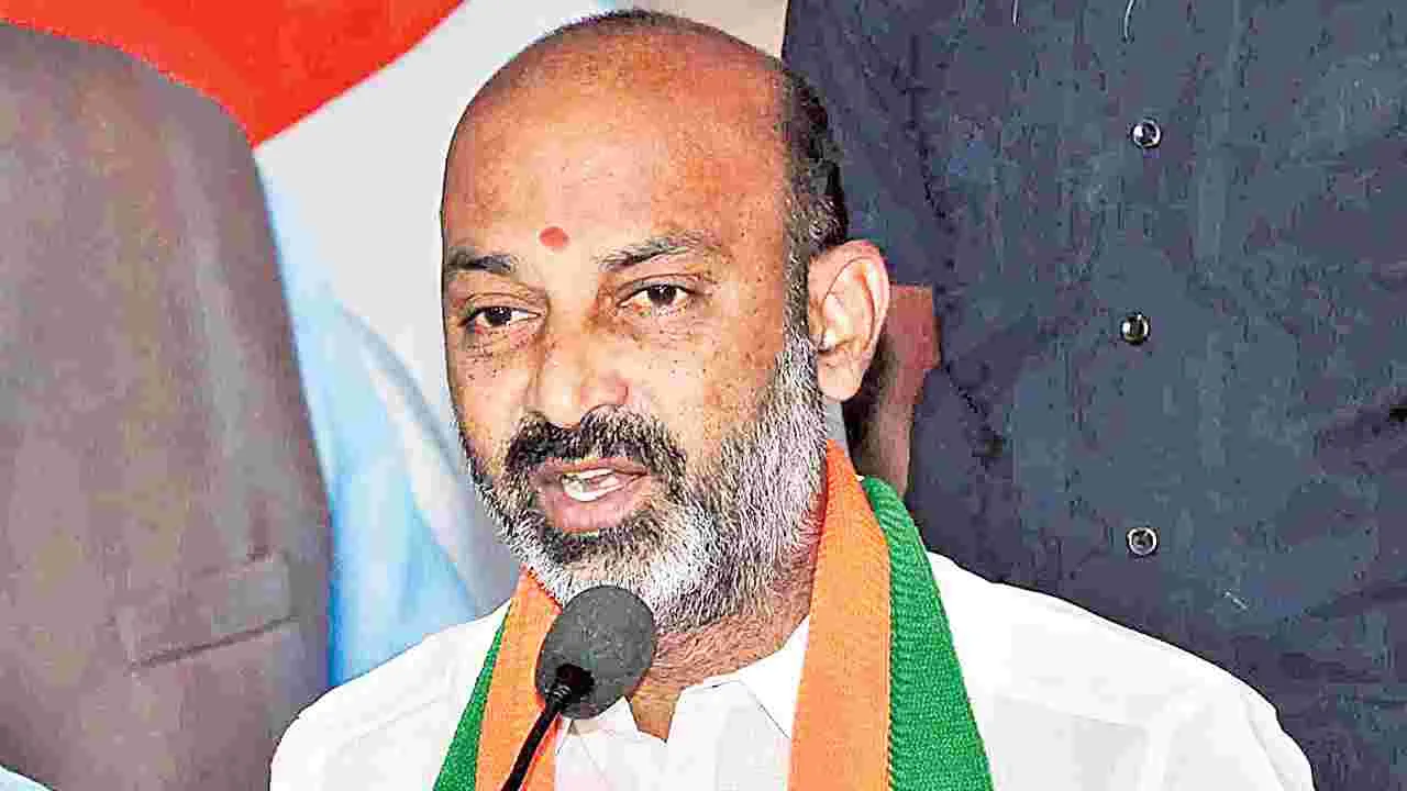 Bandi Sanjay: పార్టీ ఫిరాయించిన ఎమ్మెల్యేలపై అనర్హత వేటు తథ్యం: సంజయ్‌