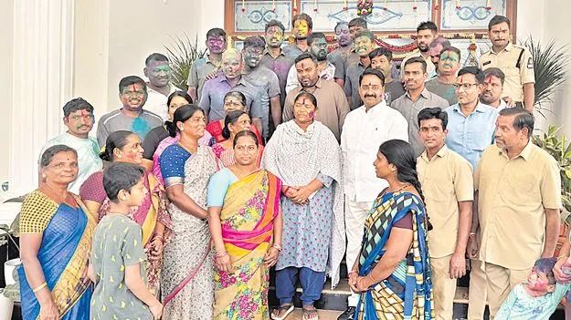 Seethakka: నేటి నుంచి అంగన్‌వాడీలూ ఒంటిపూటే!