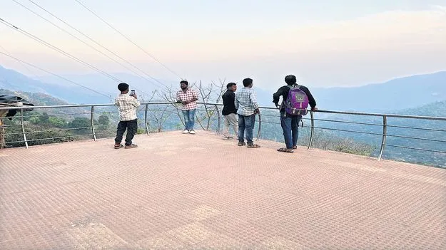 పొంచి ఉన్న ప్రమాదం