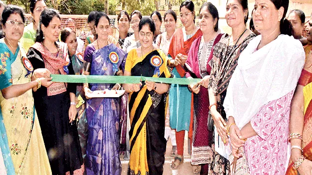 మహిళలు అన్ని రంగాల్లో రాణించాలి