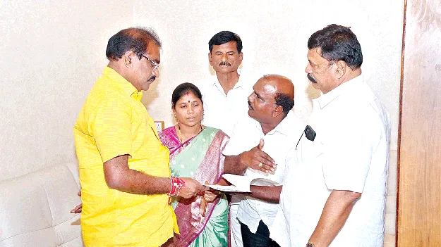 అదనపు ఆయకట్టుకు సాగునీరు ఇవ్వండి