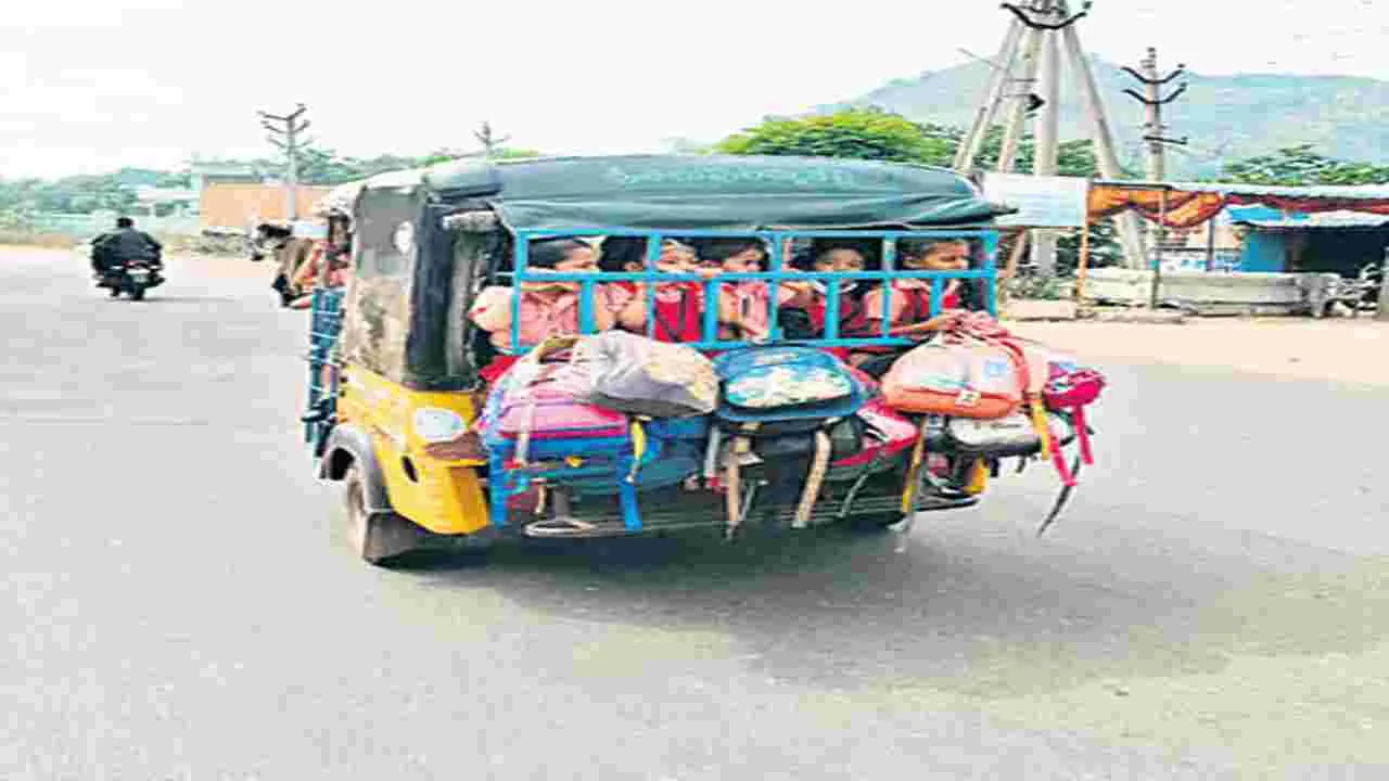 బాబోయ్ బడి ఆటోలు!