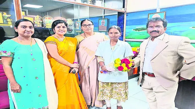 MERIT : డీఎంఎల్టీ పరీక్షల్లో మెరిసిన కావ్య