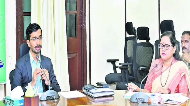 COLLECTOR : స్కావెంజర్ చట్టాన్ని పక్కాగా అమలు చేయాలి