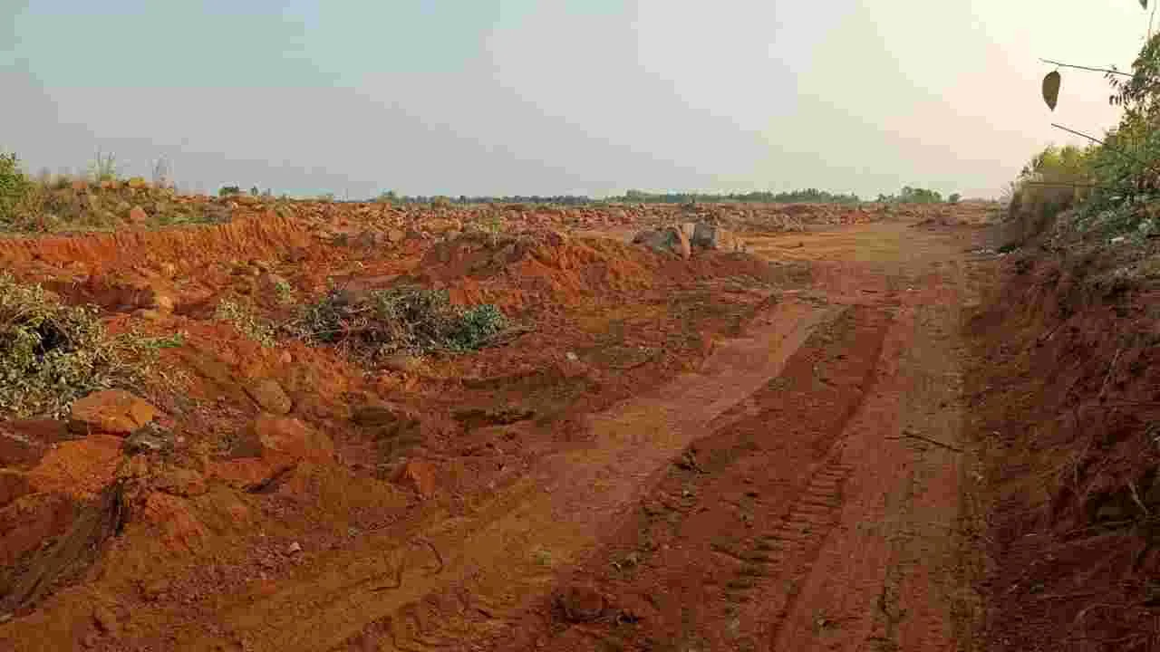 శ్రీకాళహస్తిలో మట్టి దొంగలు