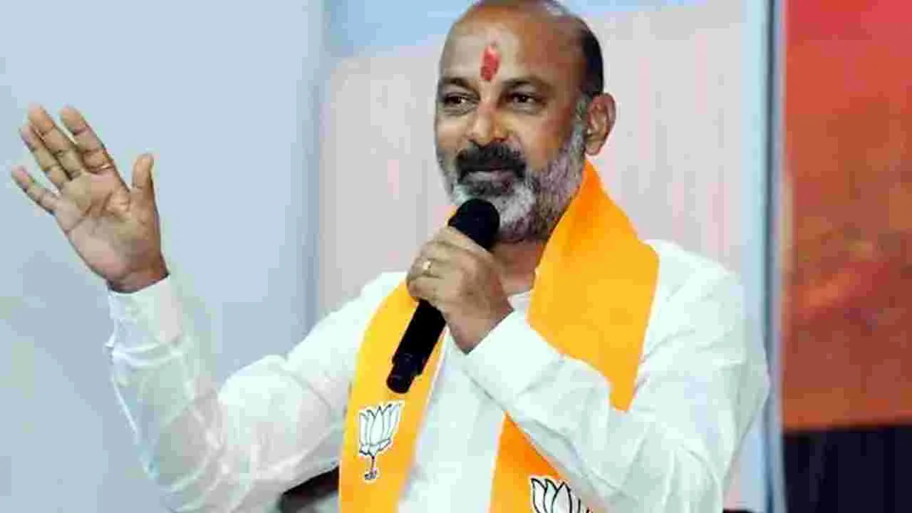 Bandi Sanjay: ముస్లింలను బీసీల్లో ఎలా చేర్చుతారు..?