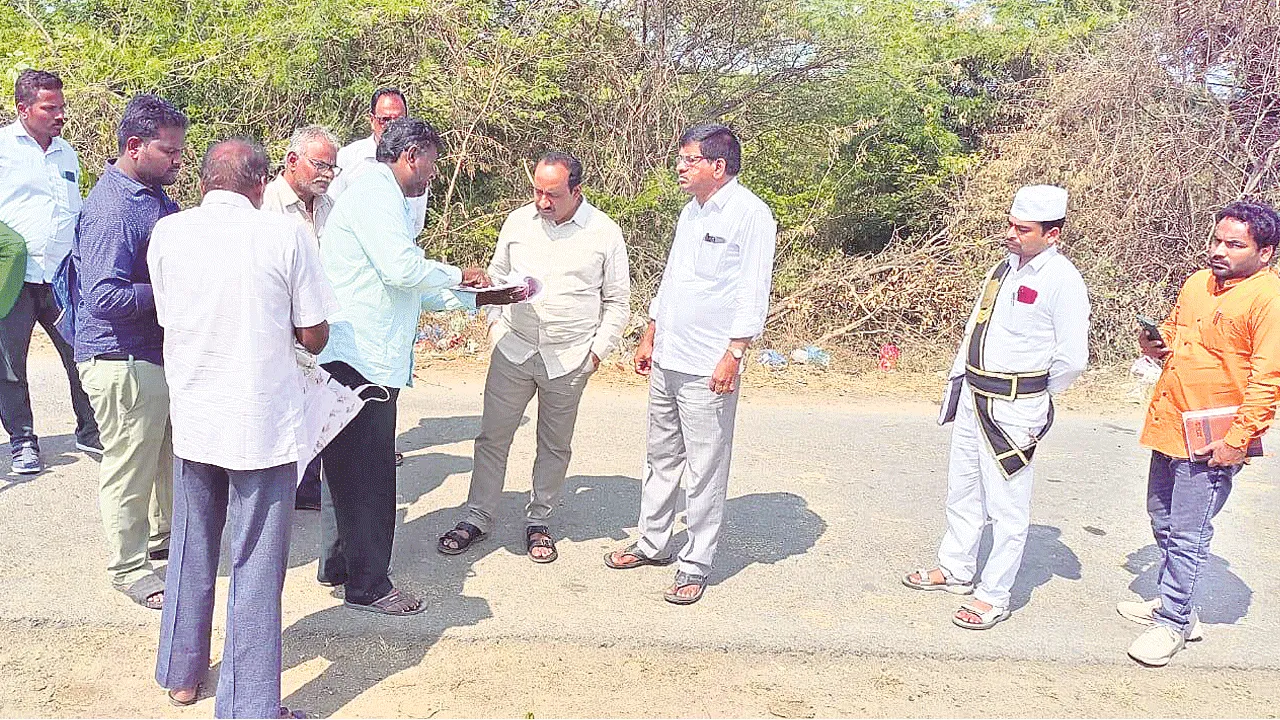 రీ-సర్వేతో సమస్యలు పరిష్కారం కావాలి