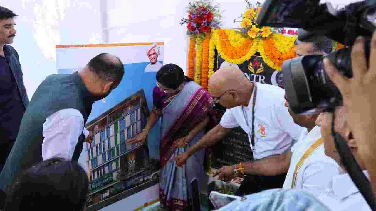  విజయవాడలో ఎన్టీఆర్‌ ట్రస్ట్‌ భవనానికి నారా భువనేశ్వరి శంకుస్థాపన..