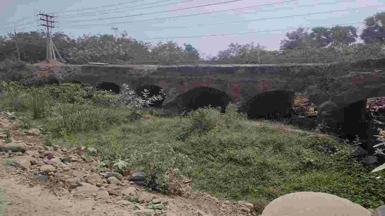 శిథిల వంతెనలు