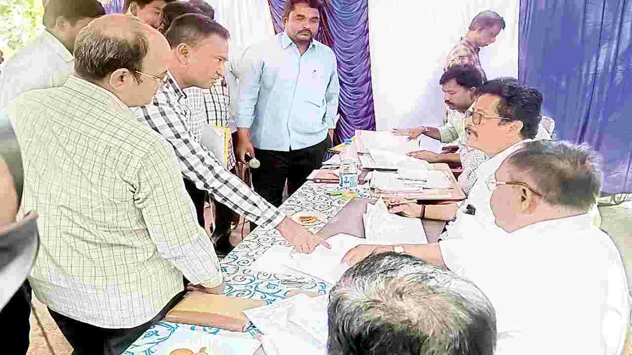 రసాభాసగా సామాజిక తనిఖీ ప్రజా వేదిక
