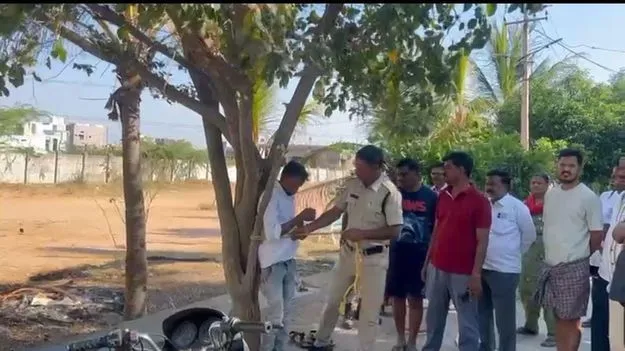 పట్టపగలే చోరీ