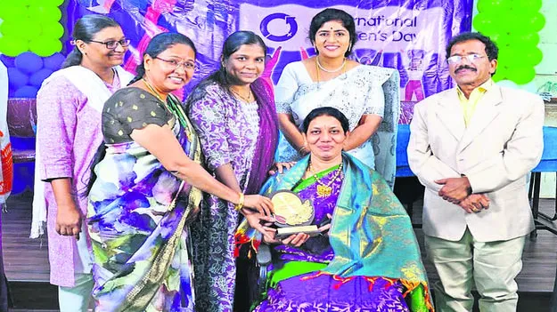 WOMEN'S DAY : ఘనంగా మహిళా దినోత్సవం