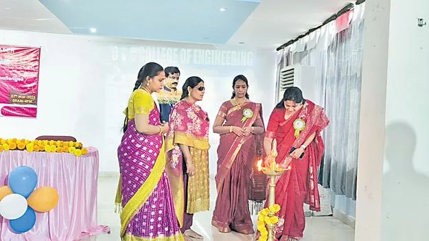 ఆత్మస్థైర్యంతో సవాళ్లను ఎదుర్కోవాలి