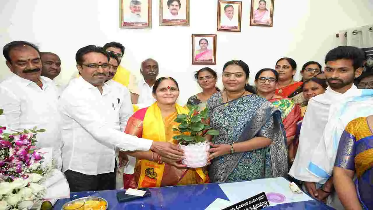 నందిగామ చైర్పర్సన్గా మండవ కృష్ణకుమారి ప్రమాణస్వీకారం