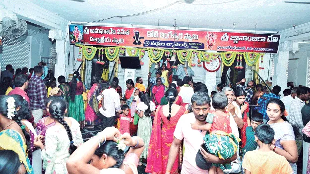 భక్తులతో కిటకిటలాడిన శైవక్షేత్రాలు