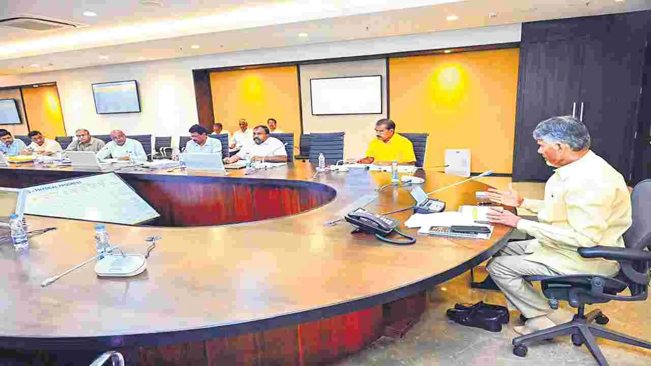 CM Chandrababu : నీటి ప్రాజెక్టులు గడువులోగా పూర్తవ్వాలి