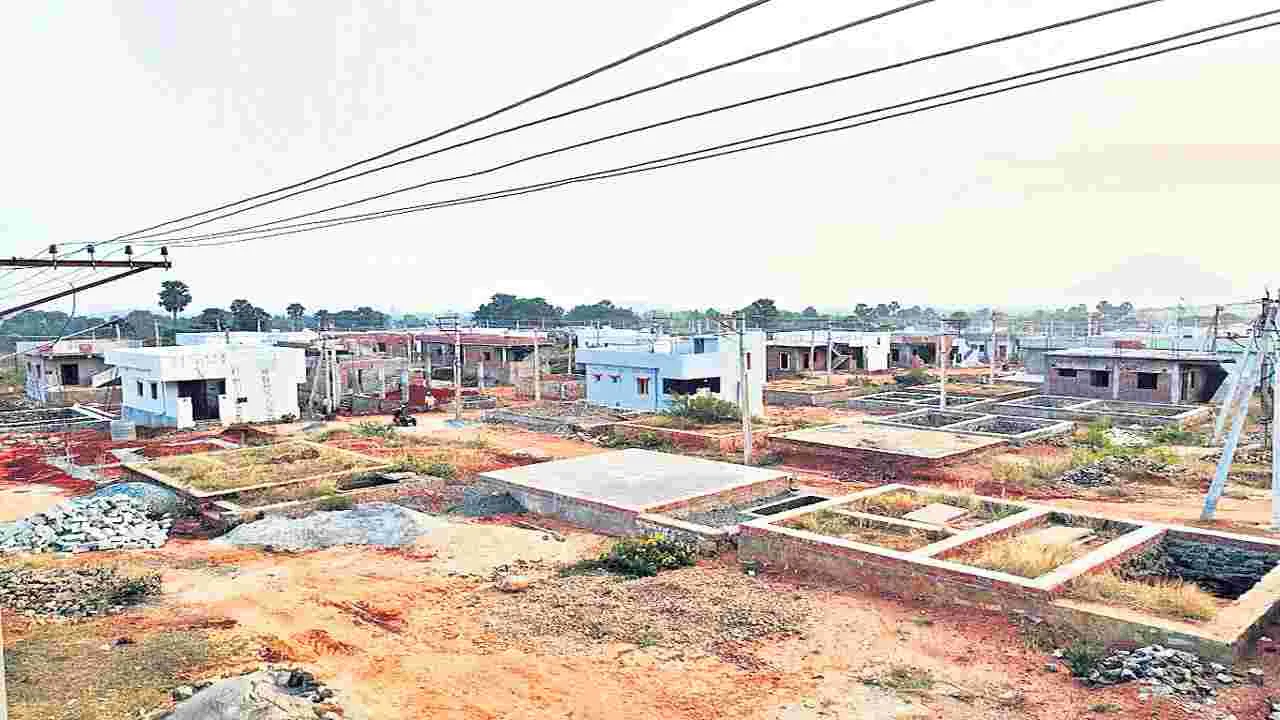 సంపతిపురం లేఅవుట్లో నకిలీ పట్టాలు