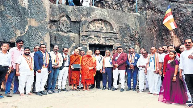 బొజ్జన్నకొండ వద్ద బౌద్ధ సమ్మేళనం