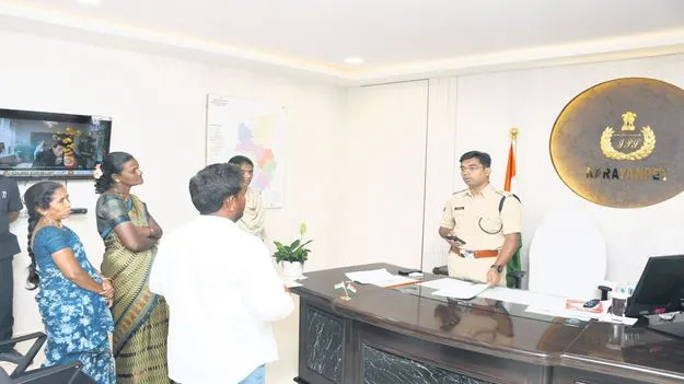 ఫిర్యాదులు తక్షణమే పరిష్కరించాలి