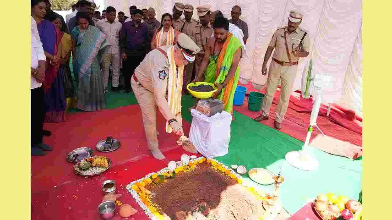 Anitha: అనంతపురం జిల్లాలో హోంమంత్రి అనిత పర్యటన