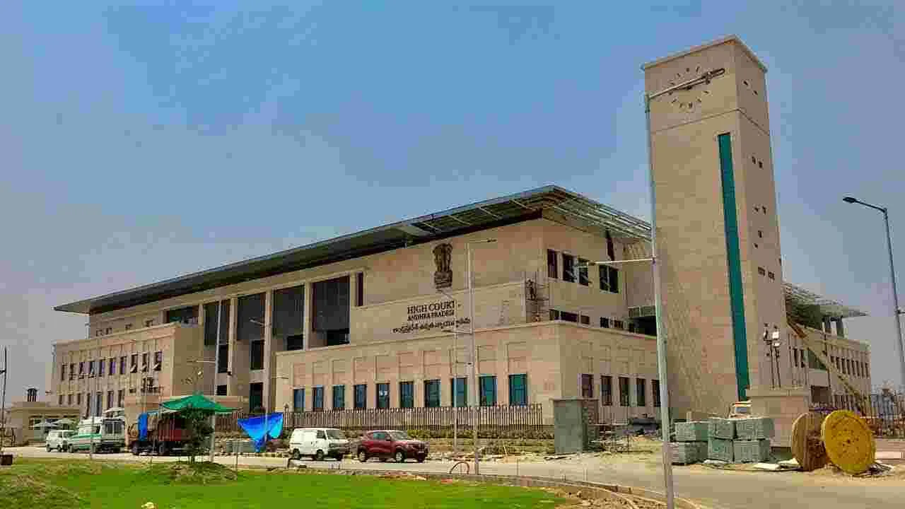 AP High Court: సీసీ కెమెరాల ఏర్పాటుపై డీజీపీ, జైళ్ల శాఖ డీజీకి హైకోర్టు కీలక ఆదేశాలు