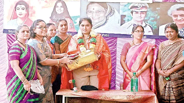 మహిళలు అన్ని రంగాల్లో రాణించాలి